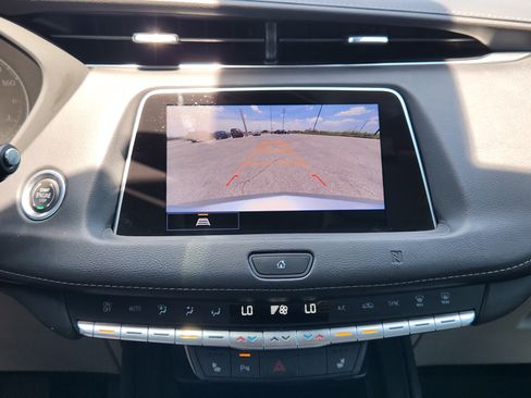 Used 2021 Cadillac XT4 Luxury w/ Cold Weather Package FWD image 19