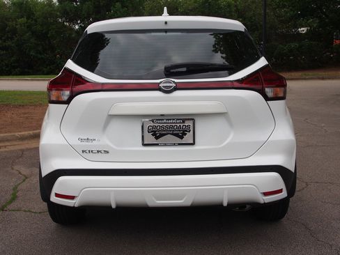 Used 2023 Nissan Kicks S FWD image 6