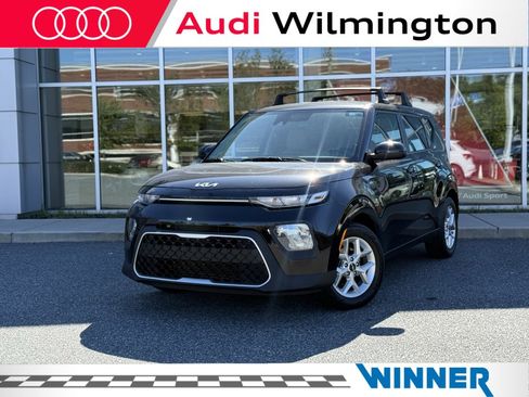 Used 2022 Kia Soul S image 1