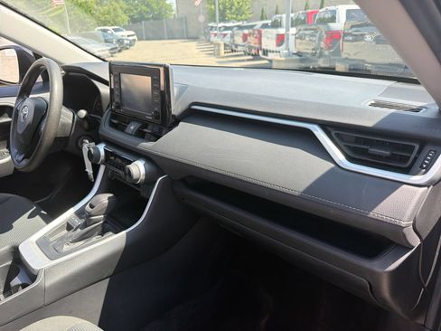 Used 2021 Toyota RAV4 LE FWD image 22