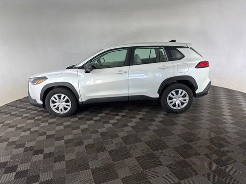 Used 2023 Toyota Corolla Cross L AWD/4WD image 9