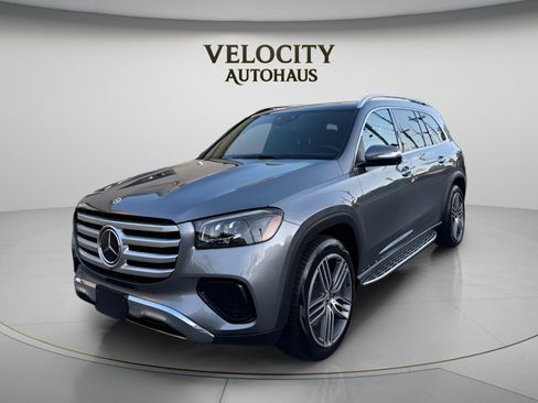 Used 2024 Mercedes-Benz GLS 450 4MATIC image 3