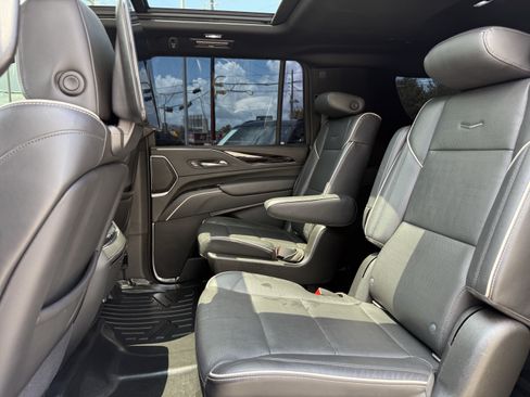 Used 2021 Cadillac Escalade ESV Sport RWD image 15