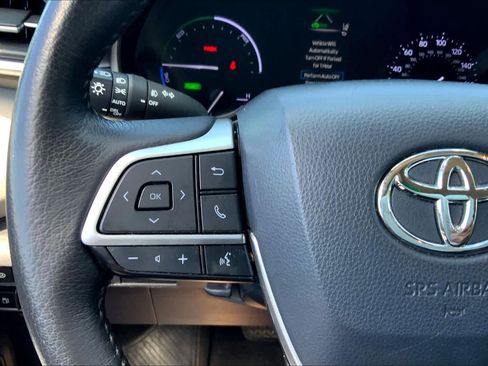 Used 2021 Toyota Sienna XLE FWD image 23