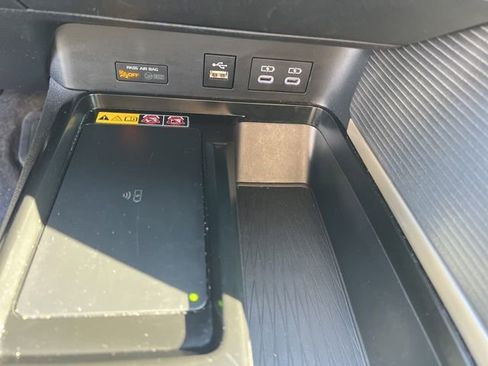 Used 2025 Toyota Camry SE image 21