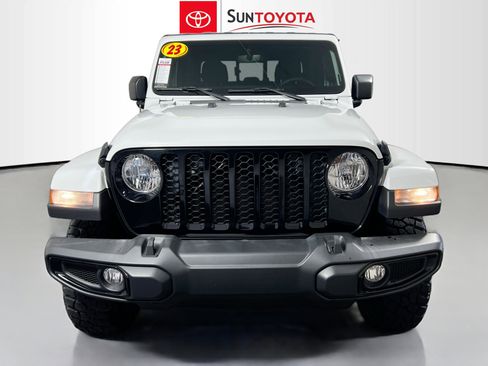 Used 2023 Jeep Gladiator Willys image 10