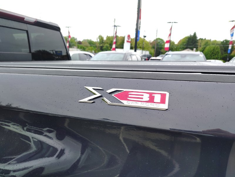 Used 2022 GMC Sierra 1500 SLT w/ SLT Premium Plus Package AWD/4WD image 7