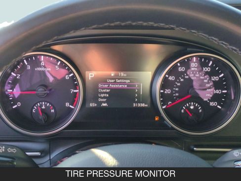 Used 2024 Kia Carnival LX image 19