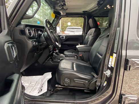 Used 2019 Jeep Wrangler Unlimited Sahara image 5