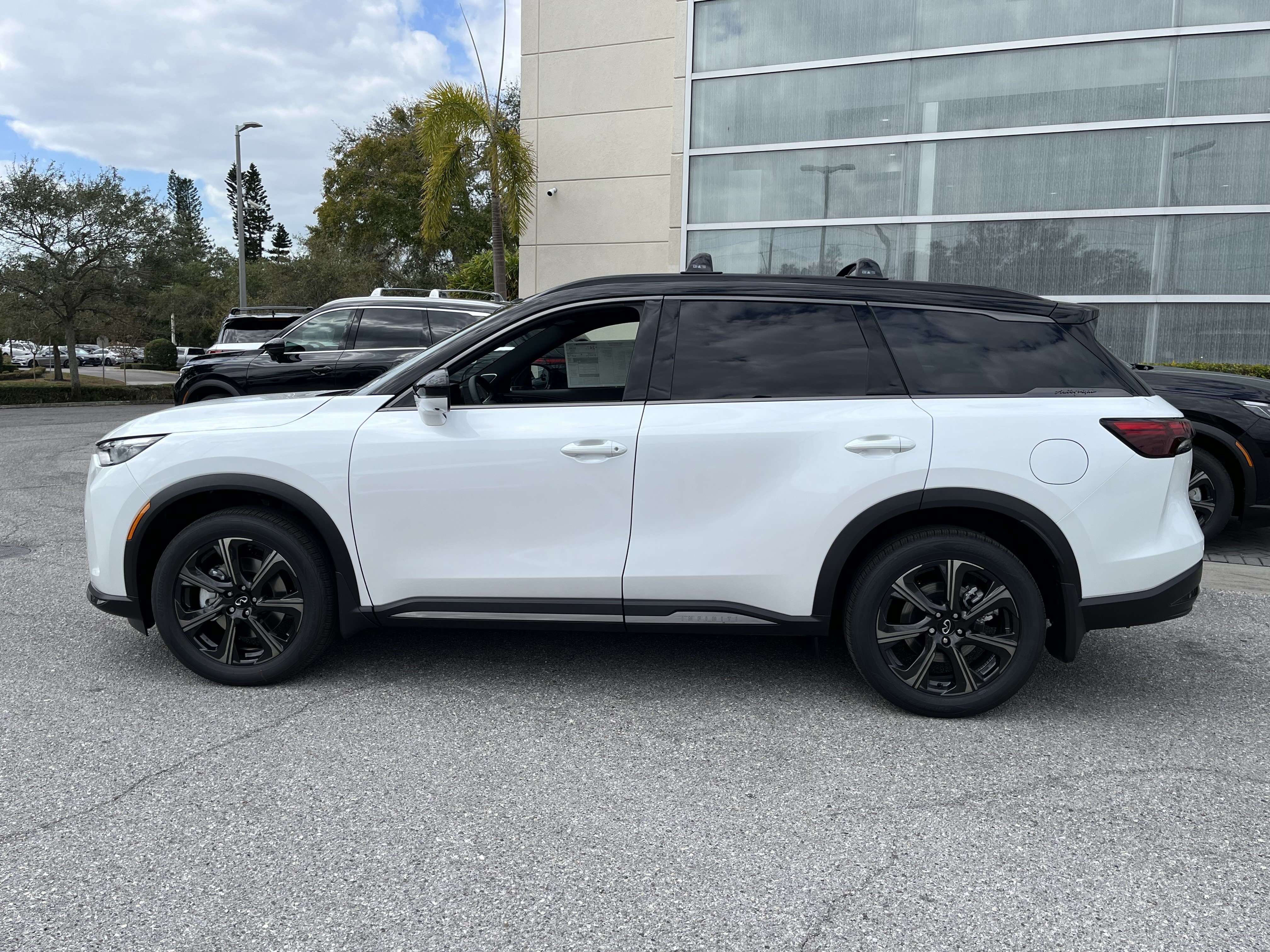 Certified 2026 INFINITI QX60 Autograph w/ Dark Cargo Package AWD/4WD image 2