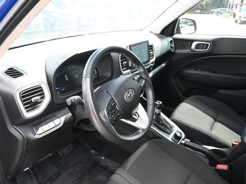 Used 2025 Hyundai Venue SEL FWD image 9