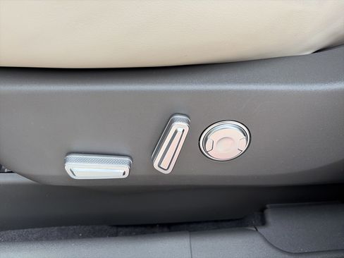 Used 2024 Lincoln Nautilus Premier w/ Equipment Group 102A image 14