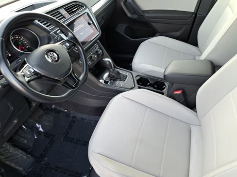 Certified 2019 Volkswagen Tiguan SE w/ Panoramic Sunroof Package image 16