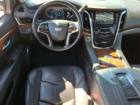 Used 2016 Cadillac Escalade Premium image 11