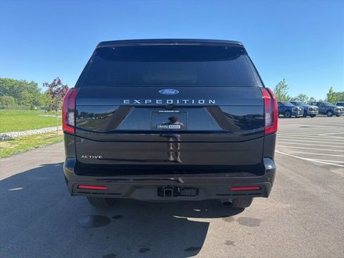 Used 2025 Ford Expedition Active AWD/4WD image 8