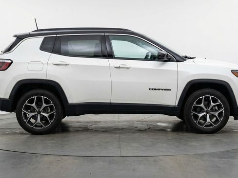 Used 2025 Jeep Compass Limited image 11