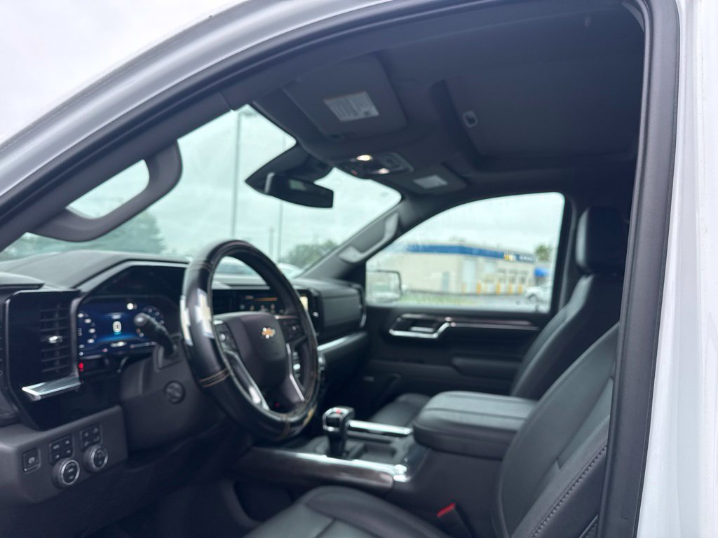 Used 2023 Chevrolet Silverado 1500 LTZ w/ LTZ Premium Package AWD/4WD image 7