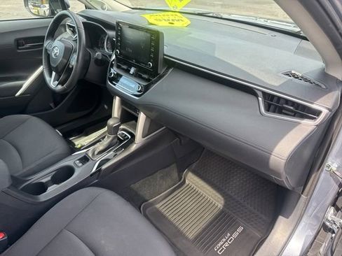 Used 2022 Toyota Corolla Cross LE w/ Moonroof Package image 15