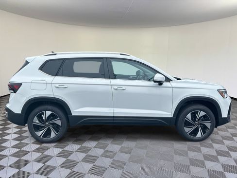 New 2025 Volkswagen Taos SE image 2
