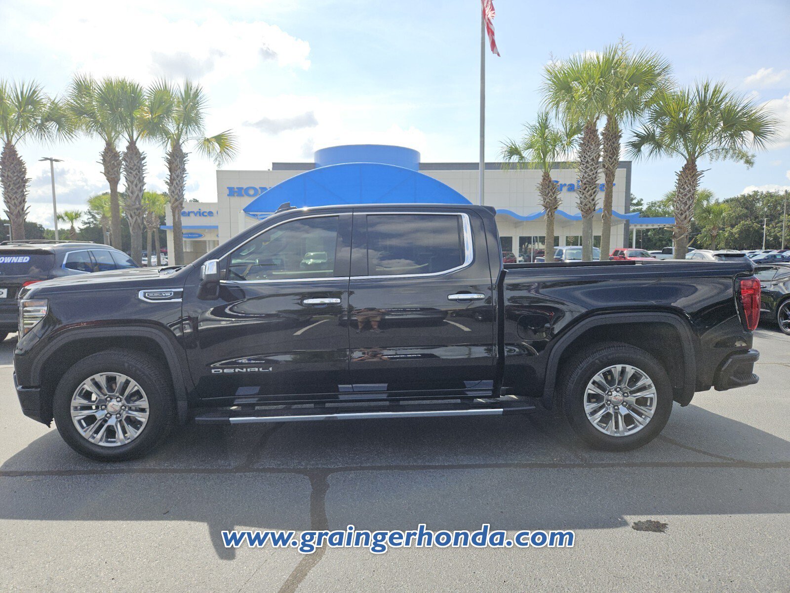 Used 2024 GMC Sierra 1500 Denali AWD/4WD image 2