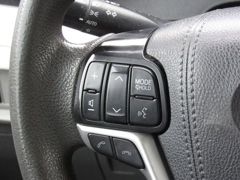 Used 2020 Toyota Sienna L FWD image 21