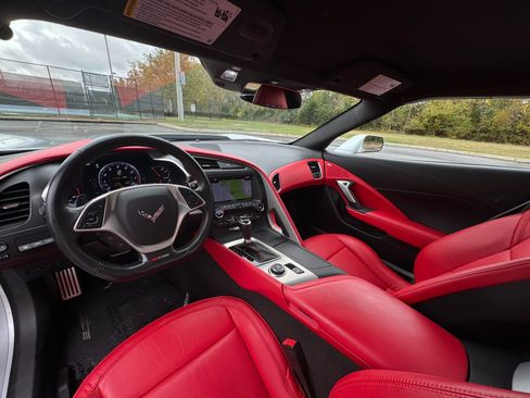 Used 2016 Chevrolet Corvette Z06 w/ 3LZ Preferred Equipment Group image 18