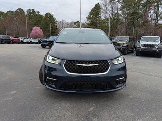 Used 2025 Chrysler Pacifica Select video 2