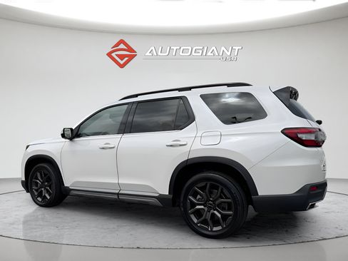 Used 2024 Honda Pilot Elite image 4