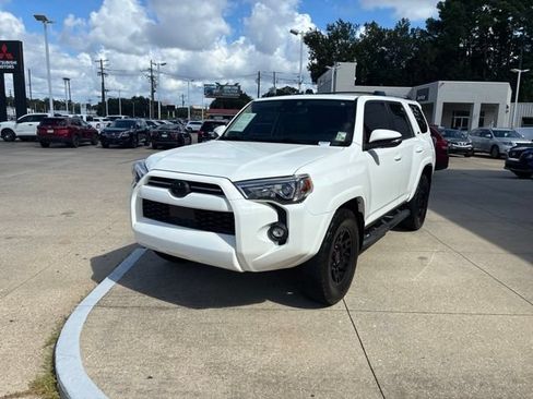 Used 2021 Toyota 4Runner SR5 Premium w/ Moonroof Package RWD image 3