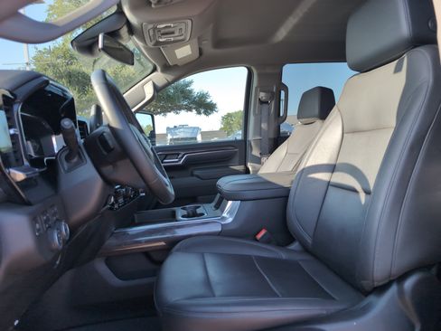 Used 2024 Chevrolet Silverado 2500 LTZ w/ LTZ Convenience Package image 9