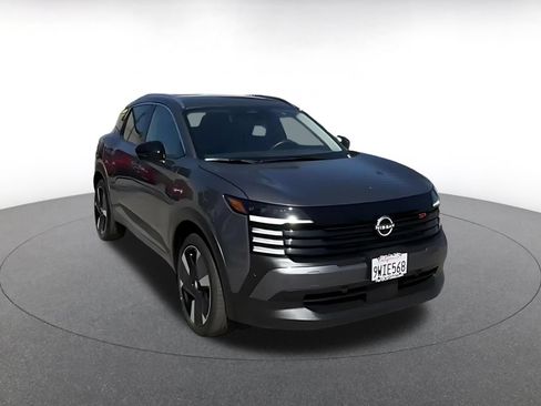 Used 2026 Nissan Kicks SR AWD/4WD image 3