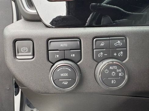 Certified 2022 Chevrolet Silverado 1500 LTZ image 32