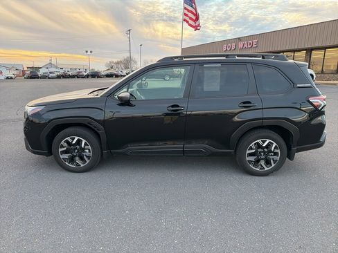 Used 2025 Subaru Forester Premium w/ Convenience Package #2 image 2