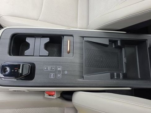 Used 2024 Nissan Ariya AWD image 24