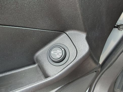 Used 2024 GMC Terrain SLT AWD/4WD image 41