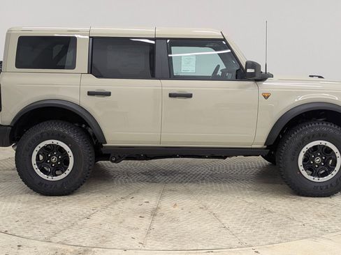 New 2025 Ford Bronco Badlands image 7