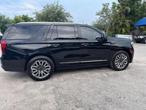 Used 2024 GMC Yukon Denali Ultimate AWD/4WD image 6