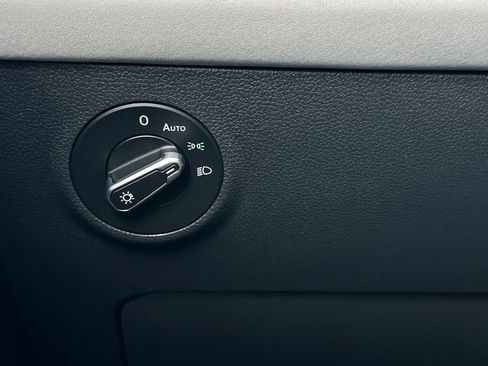 New 2025 Volkswagen Taos SE image 23