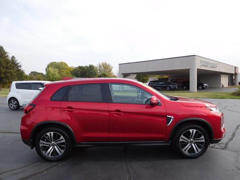 Used 2020 Mitsubishi Outlander Sport SE image 2