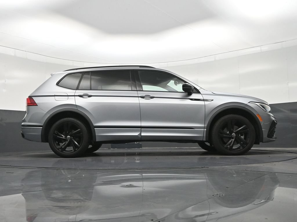 Used 2023 Volkswagen Tiguan SE R-Line FWD image 27