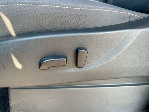 Used 2024 Nissan Frontier SV image 14