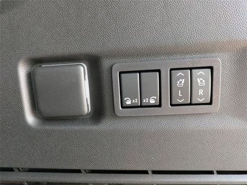 New 2025 Chevrolet Suburban High Country image 30