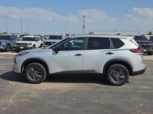 Used 2024 Nissan Rogue S AWD/4WD image 2