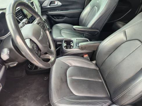 Used 2020 Chrysler Pacifica Touring-L Plus image 11