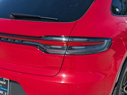 Used 2021 Porsche Macan AWD/4WD image 12