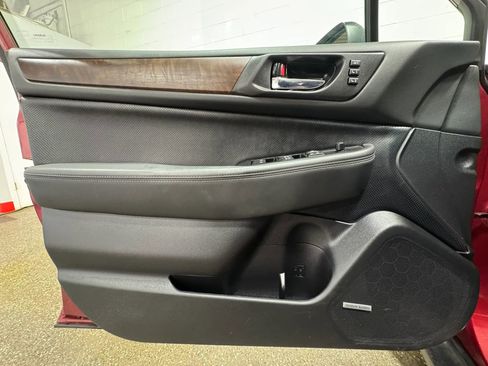 Used 2016 Subaru Outback 2.5i Limited AWD/4WD image 9