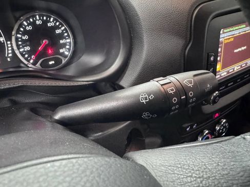 Used 2015 Jeep Renegade Latitude w/ Cold Weather Group II AWD/4WD image 26