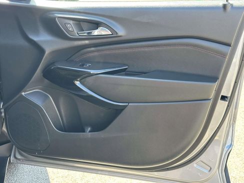 Used 2024 Chevrolet Trax RS w/ Sunroof Package FWD image 27