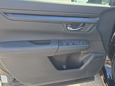 Used 2025 Honda CR-V LX image 17