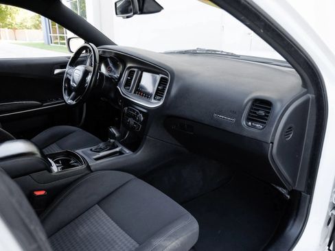 Used 2019 Dodge Charger R/T w/ Blacktop Package RWD image 15